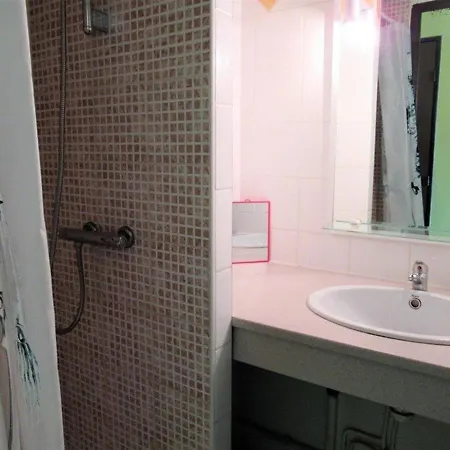 Apartment Climatise Avec Piscine, Parking, Terrasse, Proche Et Commerces - Fr-1-307-88 Le Grau-du-Roi