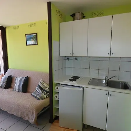 Climatise Avec Piscine, Parking, Terrasse, Proche Et Commerces - Fr-1-307-88 * Le Grau-du-Roi