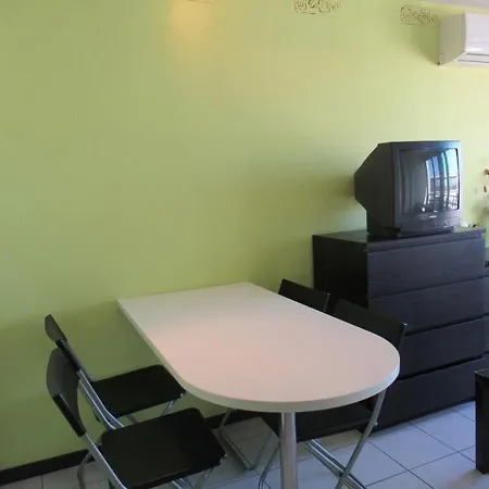 Climatise Avec Piscine, Parking, Terrasse, Proche Et Commerces - Fr-1-307-88 * Le Grau-du-Roi