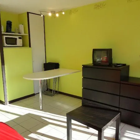 Climatise Avec Piscine, Parking, Terrasse, Proche Et Commerces - Fr-1-307-88 Le Grau-du-Roi