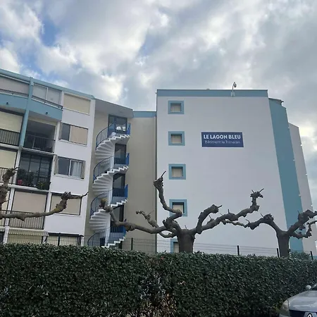 Climatise Avec Piscine, Parking, Terrasse, Proche Et Commerces - Fr-1-307-88 *