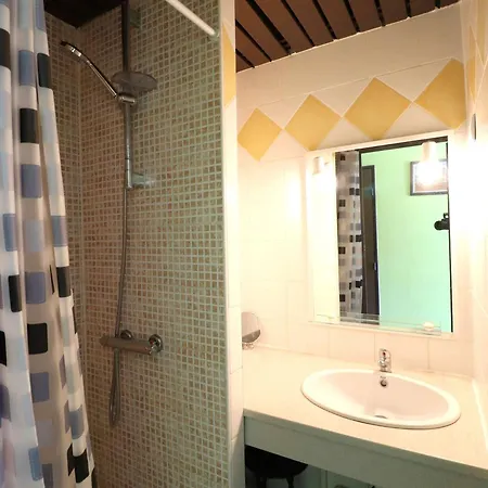 Apartment Climatise Avec Piscine, Parking, Terrasse, Proche Et Commerces - Fr-1-307-88