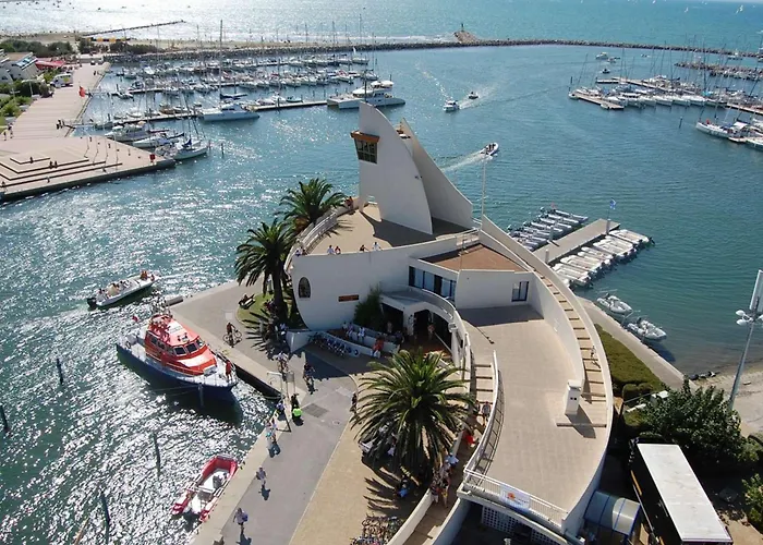 Climatise, Piscine Et Parking A 650m De La - Fr-1-307-88 *